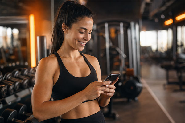 Atleta usando app WODTECHX